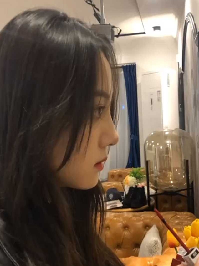 御用嫩模侧脸酷似迪丽热巴的颜值美女 大尺度私拍流出|黑料吃瓜网